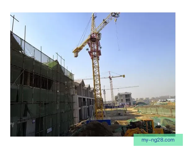 曼联官方宣布老特拉福德因漏雨将全面封顶维修